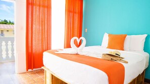 Deluxe Suite, Non Smoking, Kitchenette | Egyptian cotton sheets, premium bedding, in-room safe - Bird of Paradise Hotel (Jacó)