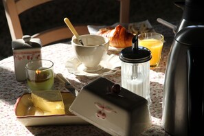 Free daily continental breakfast