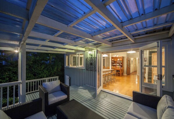 Outdoor dining