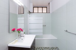 Hårføner, håndklær, såpe og sjampo