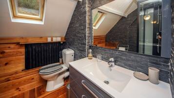 Chambre Double Confort, salle de bains privée, vue montagne (3 épis Gites de France) | Salle de bain