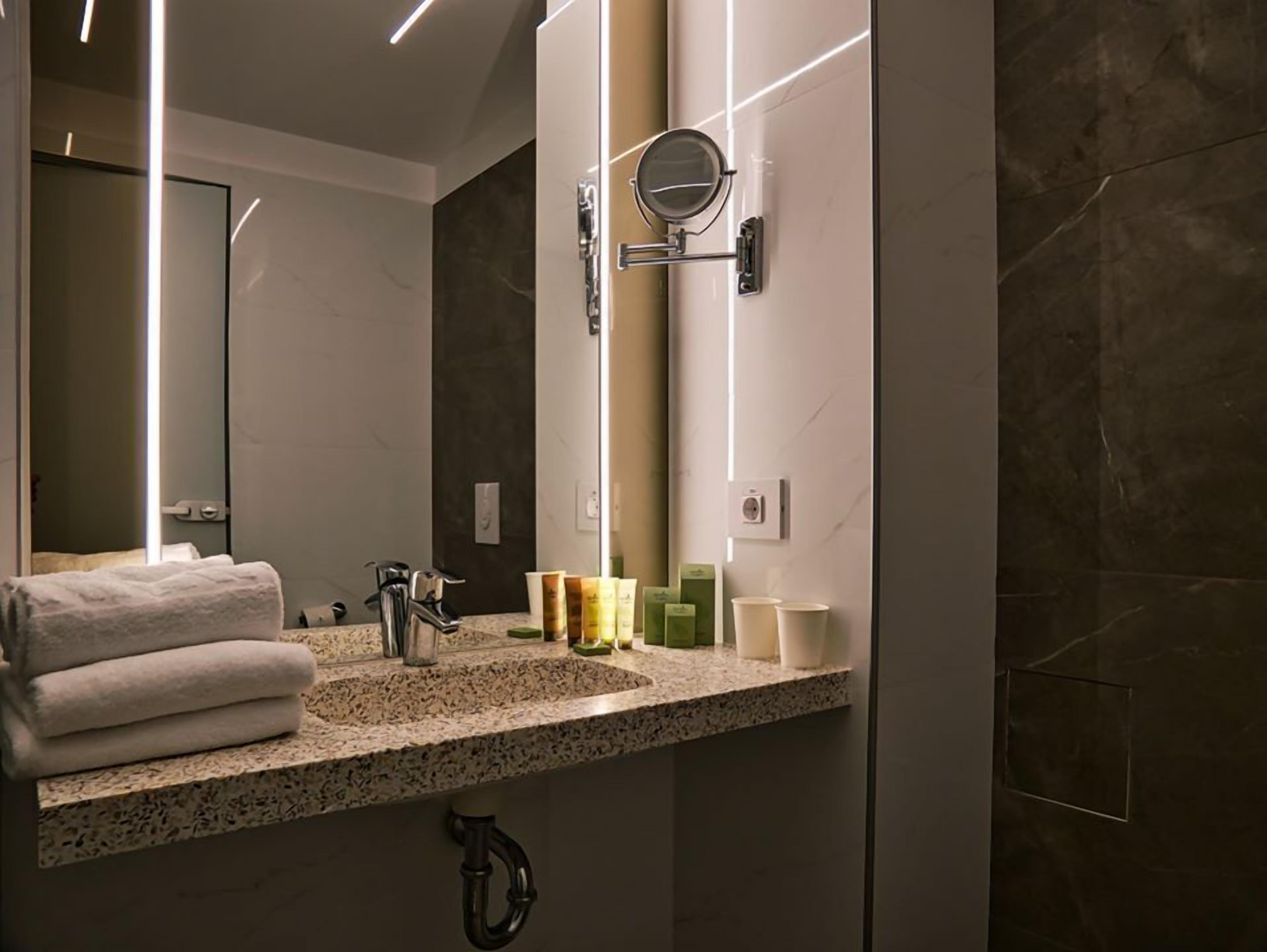 shower, free toiletries, hair dryer, slippers