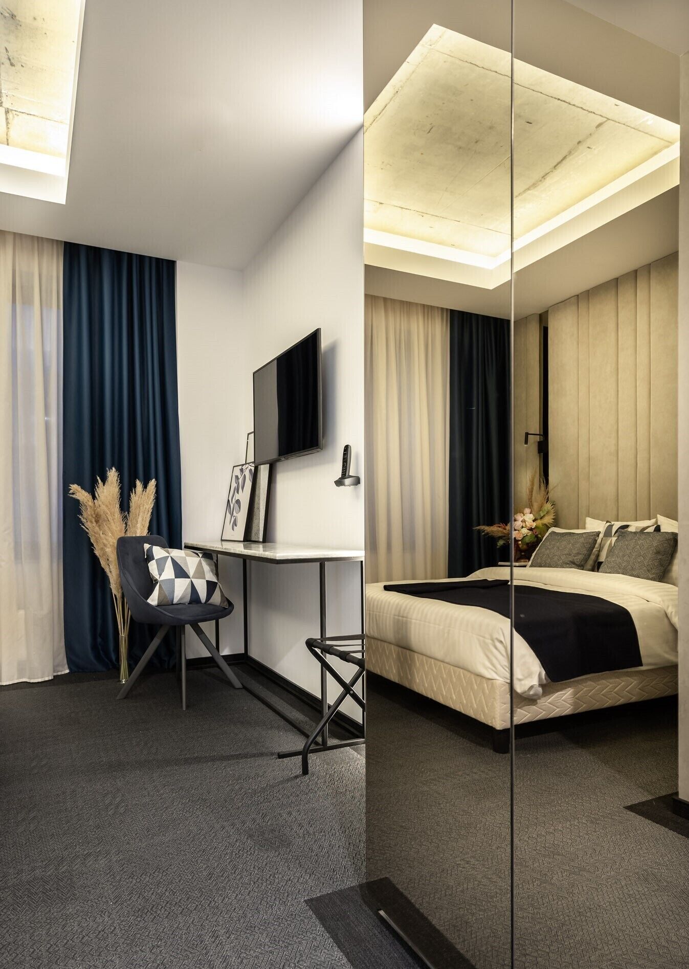 superior double room | minibar, in-room safe, desk, laptop workspace