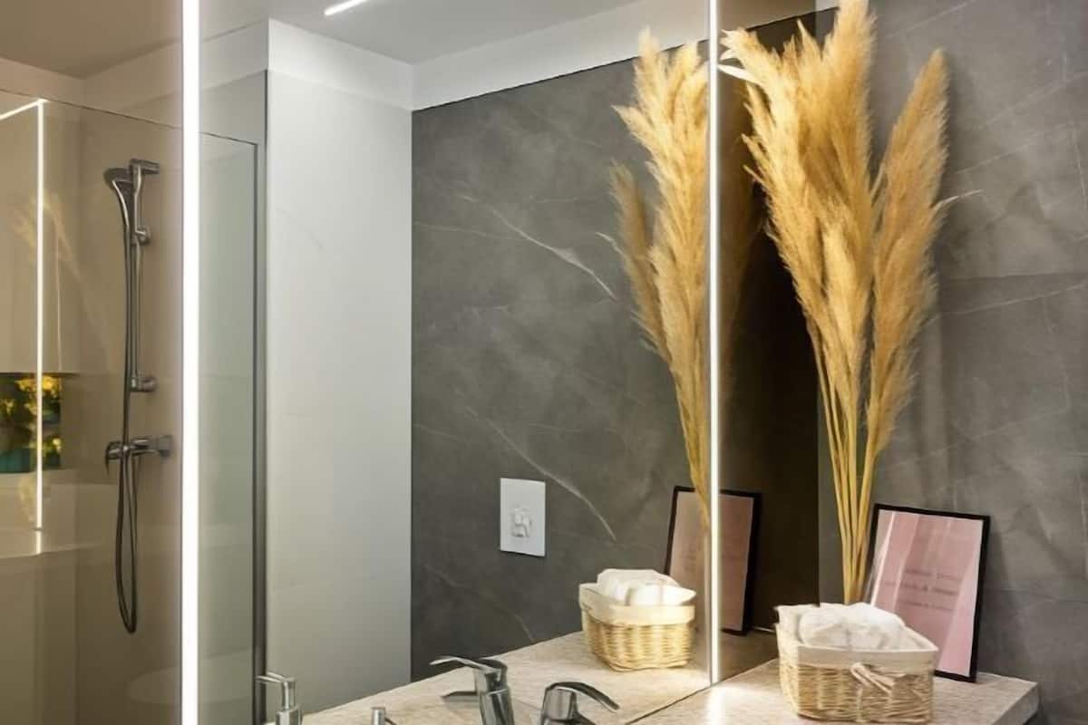Bathroom | Shower, free toiletries, hair dryer, slippers