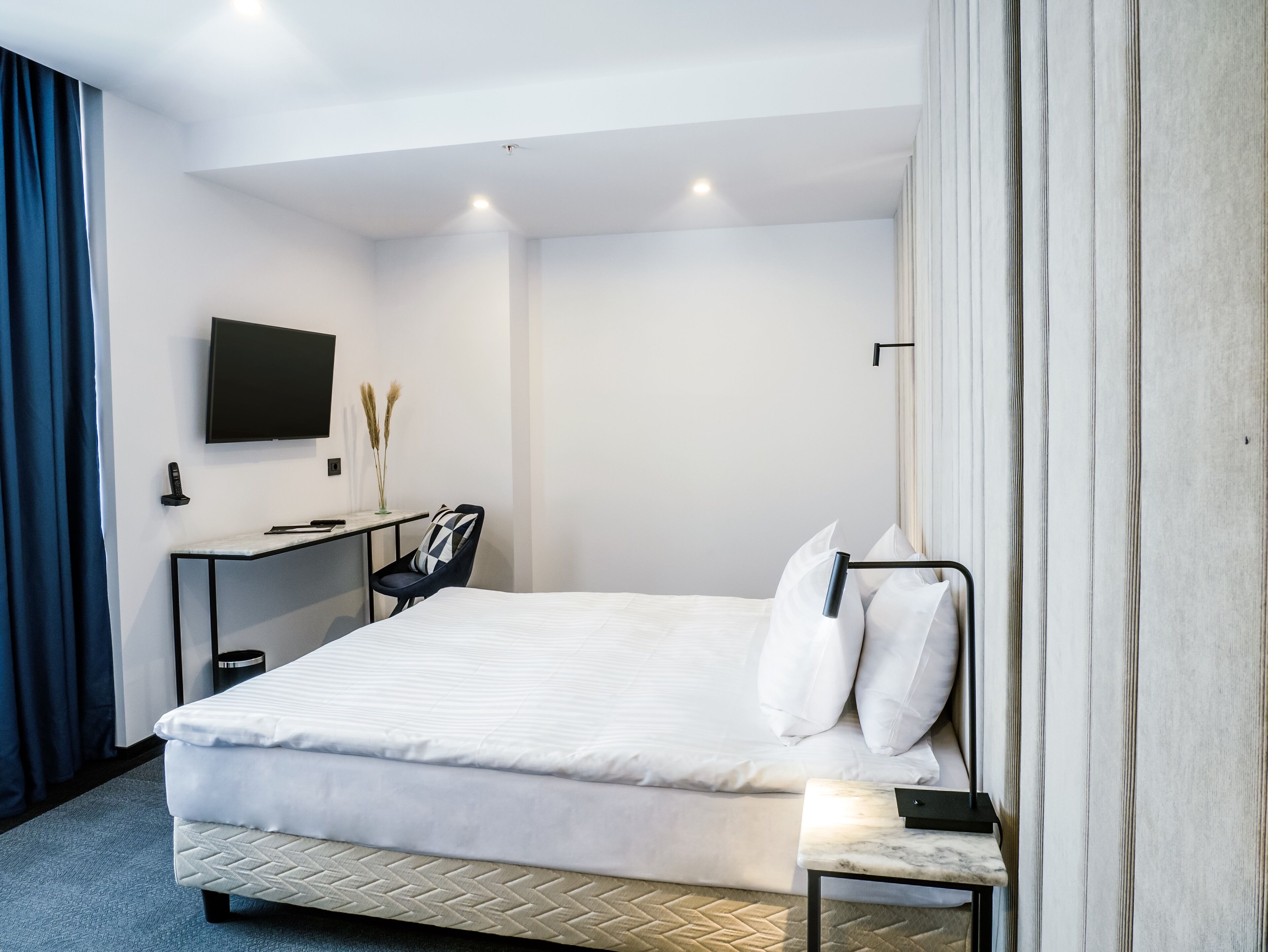 superior double room | minibar, in-room safe, desk, laptop workspace