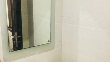 Deluxe Double Room | Bathroom