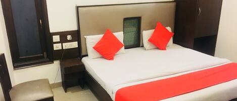Deluxe Double Room | Rollaway beds, free WiFi