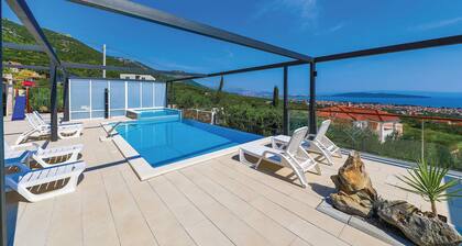 Stunning home in Kastel Stari