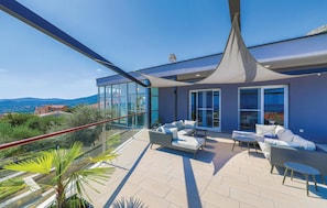Property grounds - Awesome home in Kastel Stari (Kastel Stari)