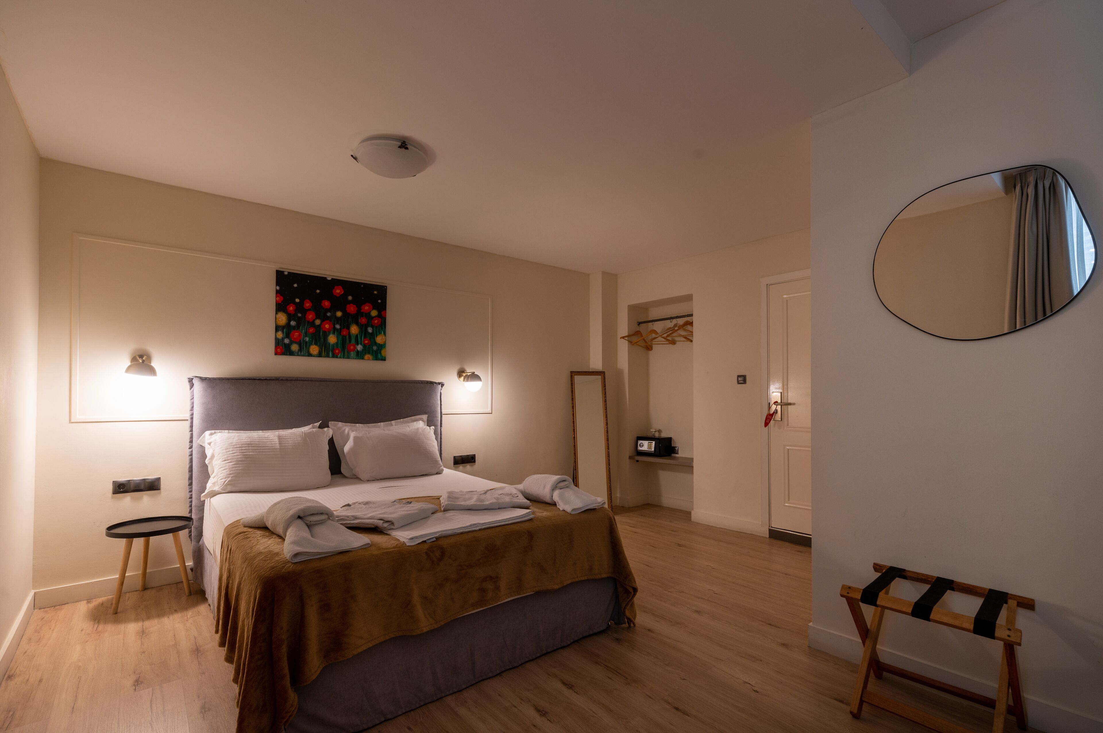 junior suite | premium bedding, minibar, in-room safe, desk