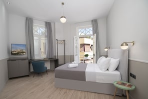 Phòng Suite Executive, ban công | Bộ đồ giường cao cấp, minibar, két bảo mật tại phòng, bàn 