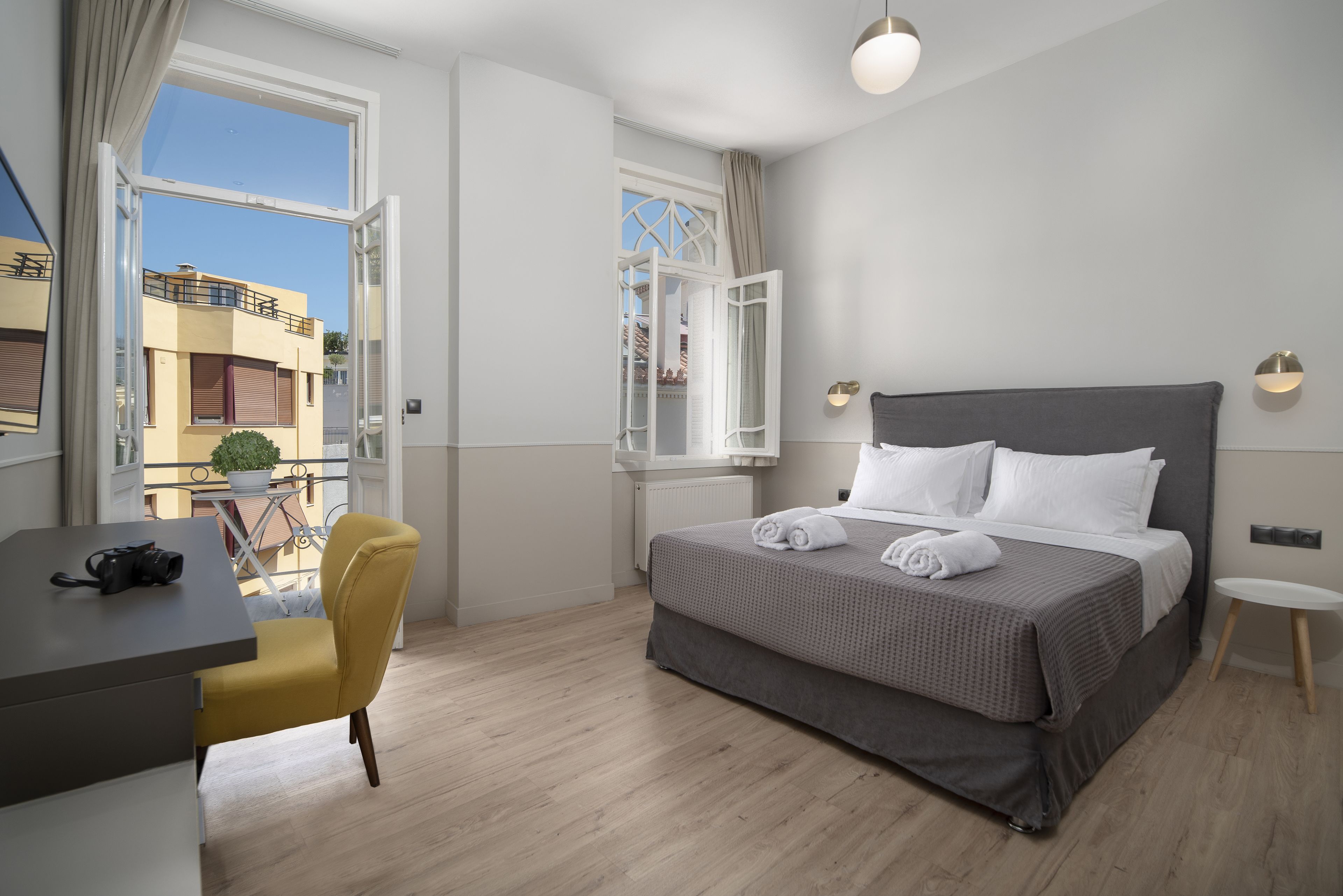 executive suite, balcony | premium bedding, minibar, in-room safe, desk