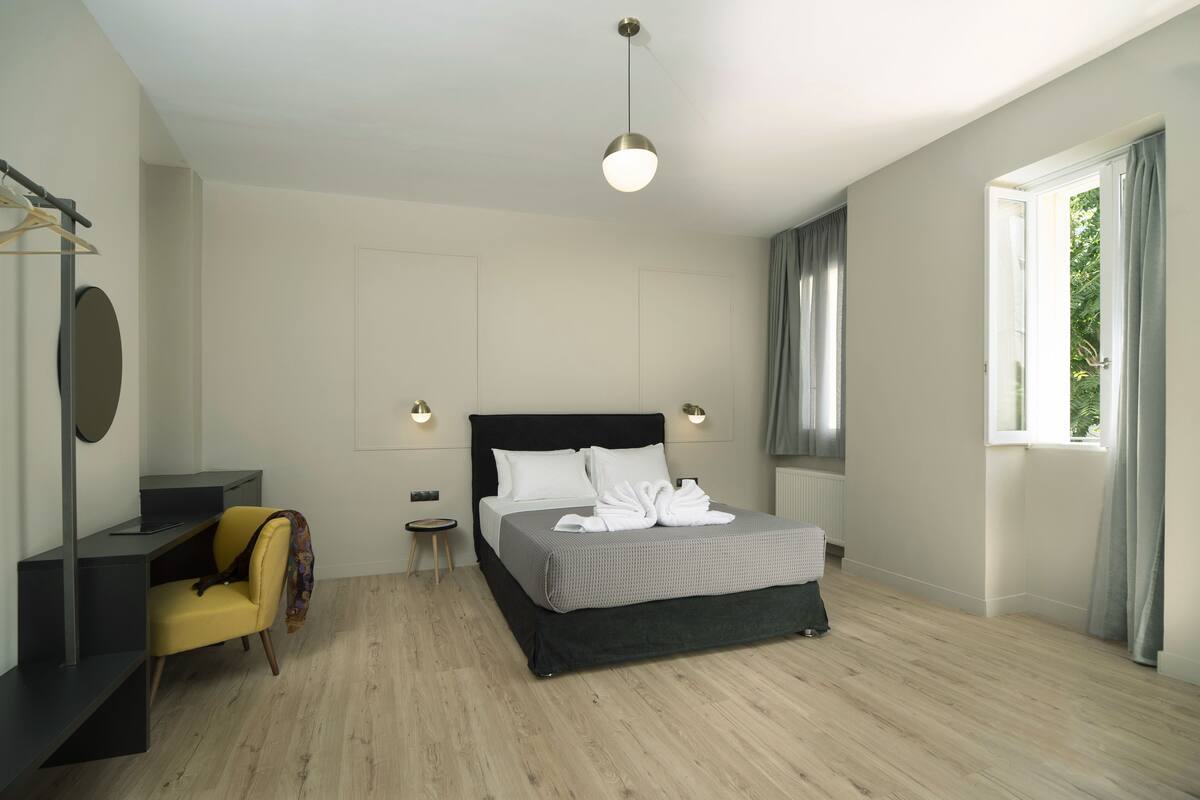 Arch Suite with Partial Acropolis View | Literie de qualité supérieure, minibar, coffres-forts dans les chambres