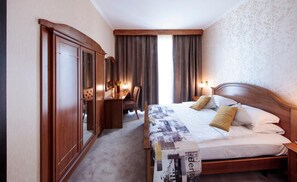 Hochwertige Bettwaren, Minibar, Schreibtisch, schallisolierte Zimmer