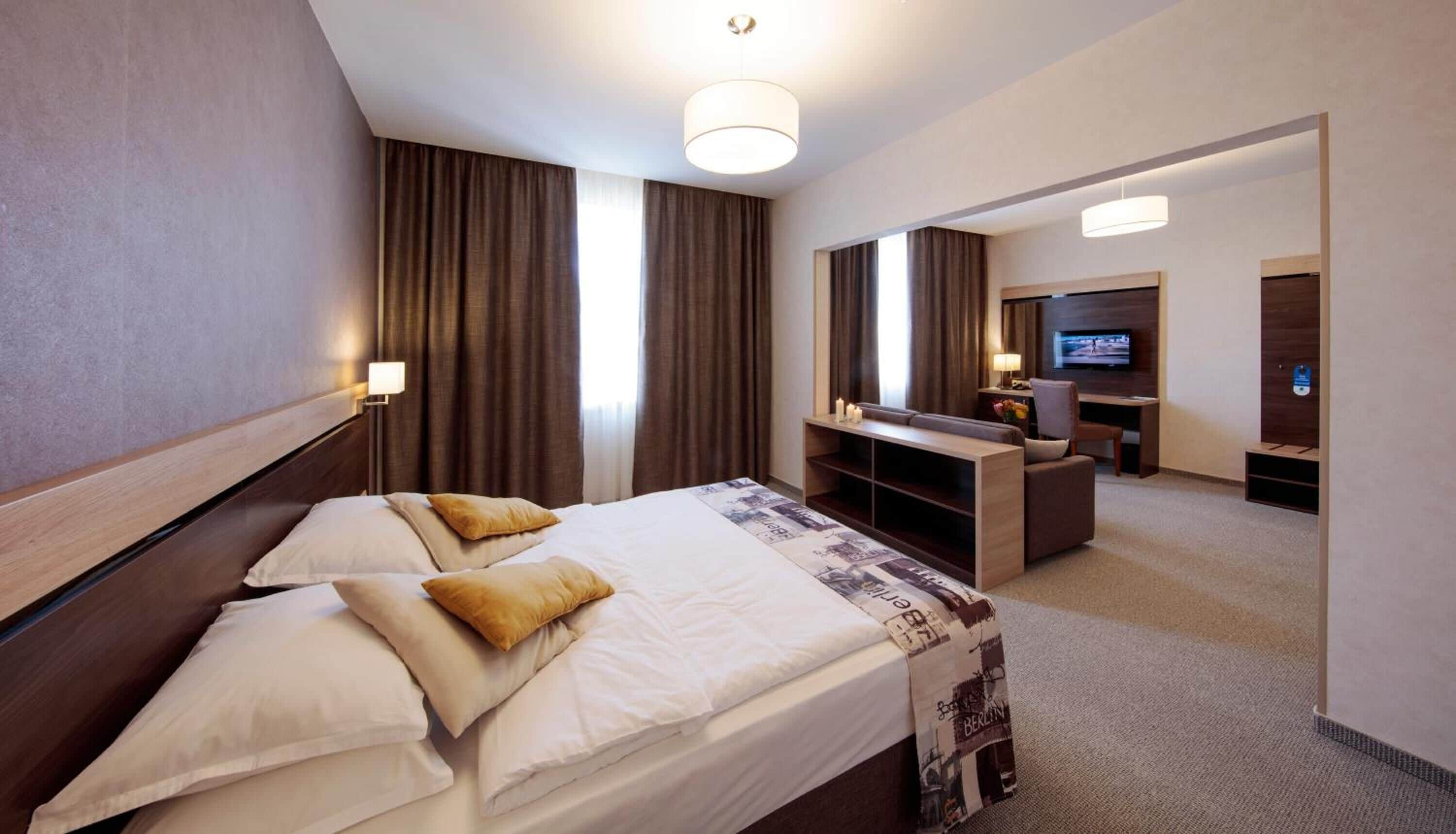 premium bedding, minibar, desk, soundproofing