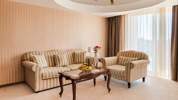 Executive-dobbeltværelse - 1 soveværelse | Stue | Fladskærms-tv