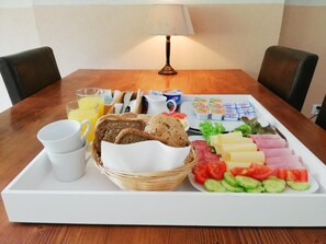 Fridge, stovetop, electric kettle, cookware/dishes/utensils - Zloty Potok Resort (Lesna)