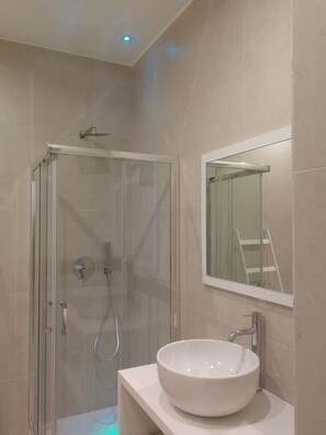 Bathtub, bidet, towels - Gatto Bianco Duchessa (Bari)