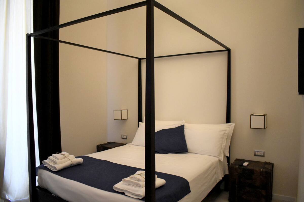 Meja kerja, kedap suara, dan tempat tidur bayi (biaya tambahan)