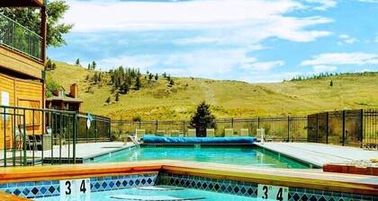 Cozy Mountain Studio Near West RMNP + Pool & Hot Tubs