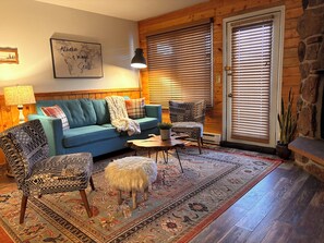 Smart TV, fireplace - Mountain Studio Near West RMNP + Pool & Hot Tubs (Granby)