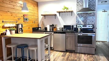 冰箱、微波炉、烤箱、炉灶