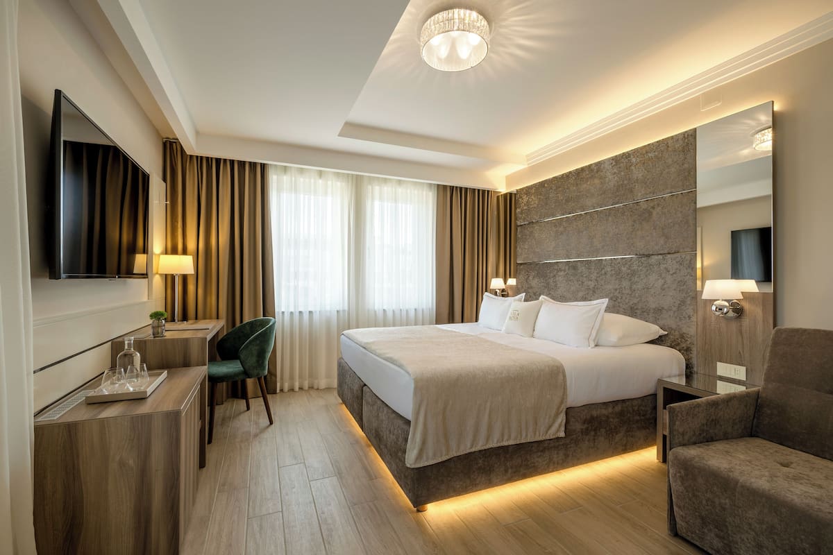 Superior tweepersoonskamer, balkon | 1 slaapkamer, luxe beddengoed, een minibar, een kluis op de kamer