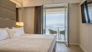 Quarto casal standard, sacada, vista para o mar | 1 quarto, roupas de cama premium, frigobar, cofres nos quartos
