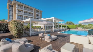 Piscina all'aperto, con ingresso dalle 08:00 alle 20:00, lettini