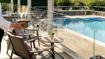 Bar à beira da piscina