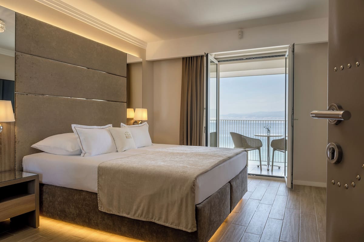 Standaard tweepersoonskamer, balkon, uitzicht op zee | 1 slaapkamer, luxe beddengoed, een minibar, een kluis op de kamer