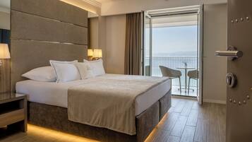 1 bedroom, premium bedding, minibar, in-room safe