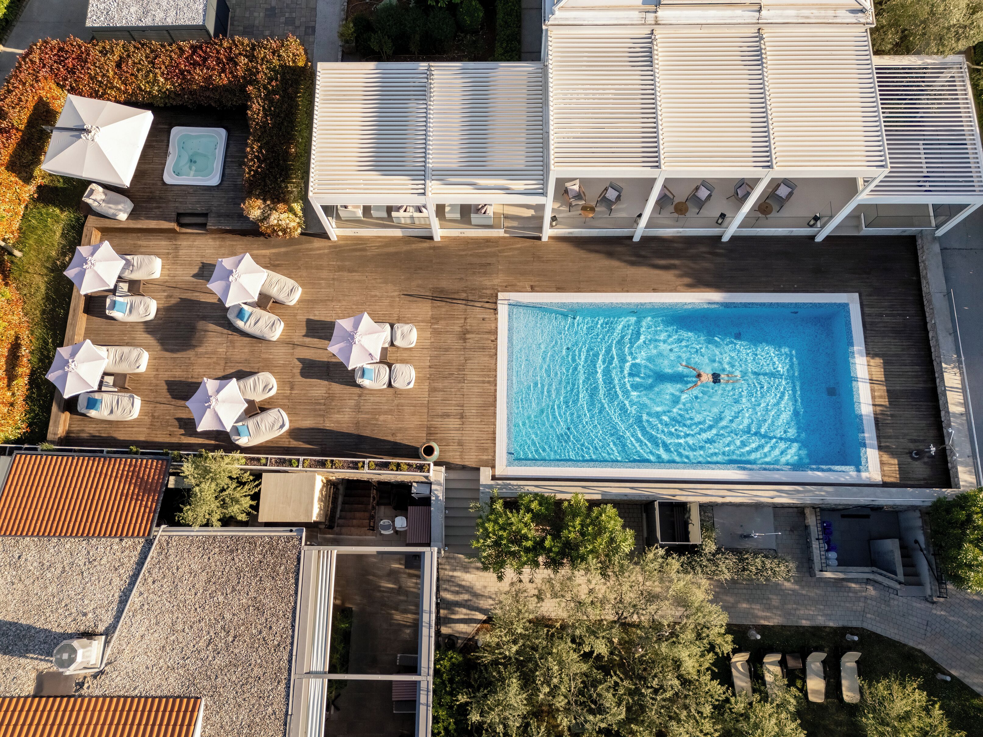 Outdoor pool, open 8:00 AM to 8:00 PM, pool loungers