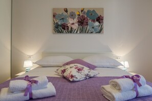 Apartment, Balkon | Bügeleisen/Bügelbrett, kostenloses WLAN, Bettwäsche