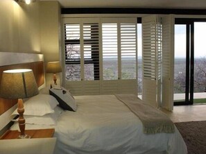 Luxury Chalet, 1 Bedroom | WiFi (free), bed sheets - Damara Mountain Chalets (Outjo)