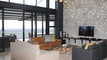 Luxury Chalet, 1 Bedroom | Living room