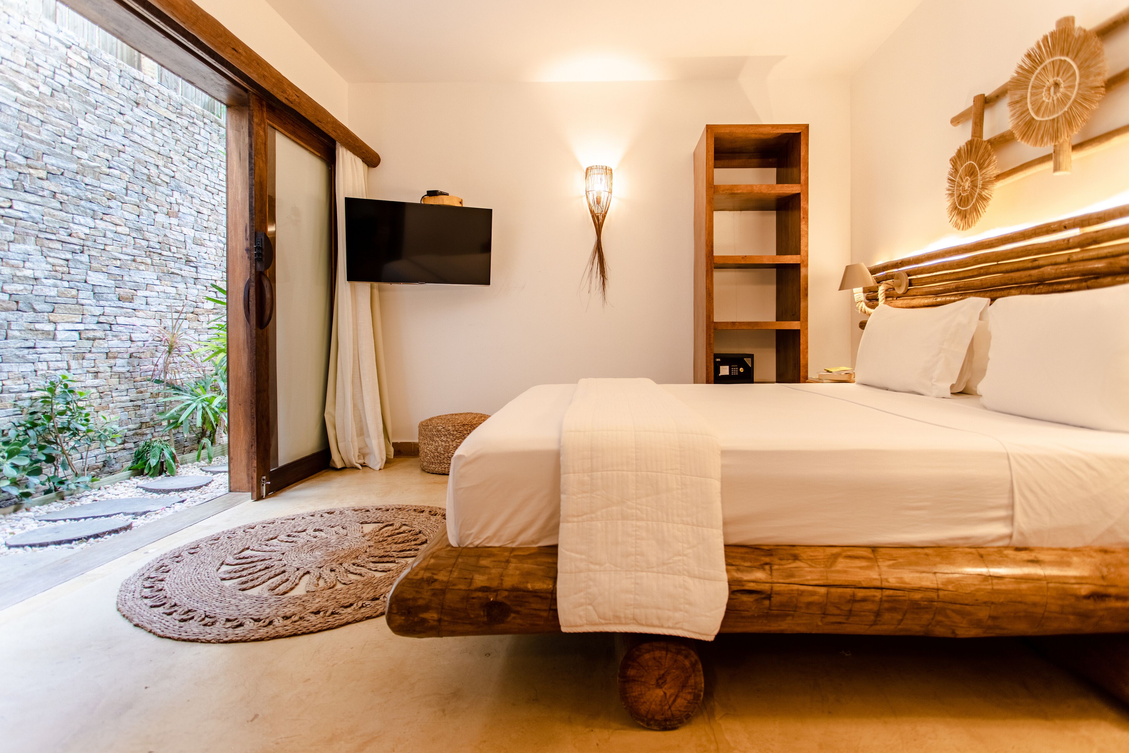 suite, garden view | premium bedding, minibar, in-room safe, laptop workspace