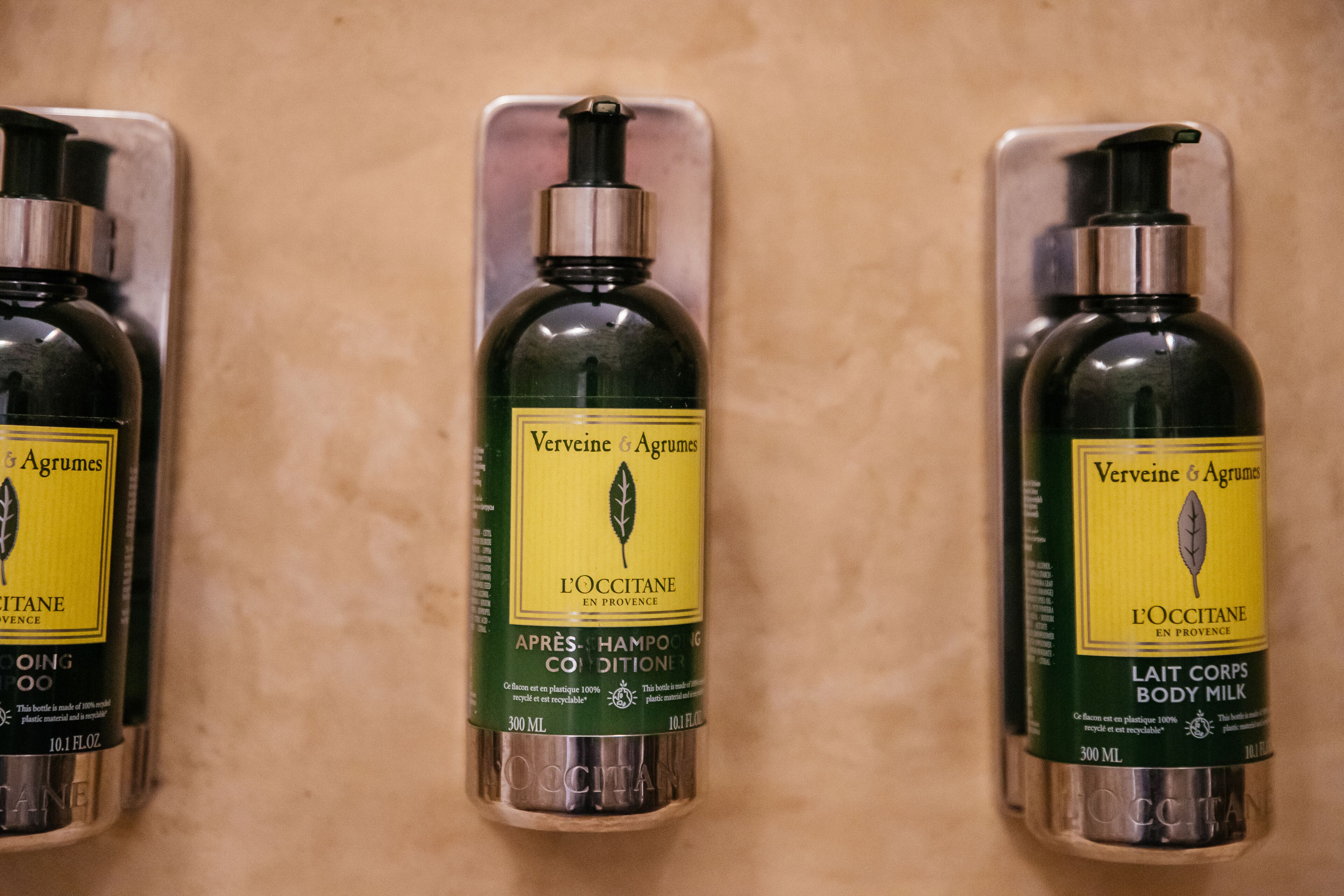 suite, pool view | living area | flat-screen tv