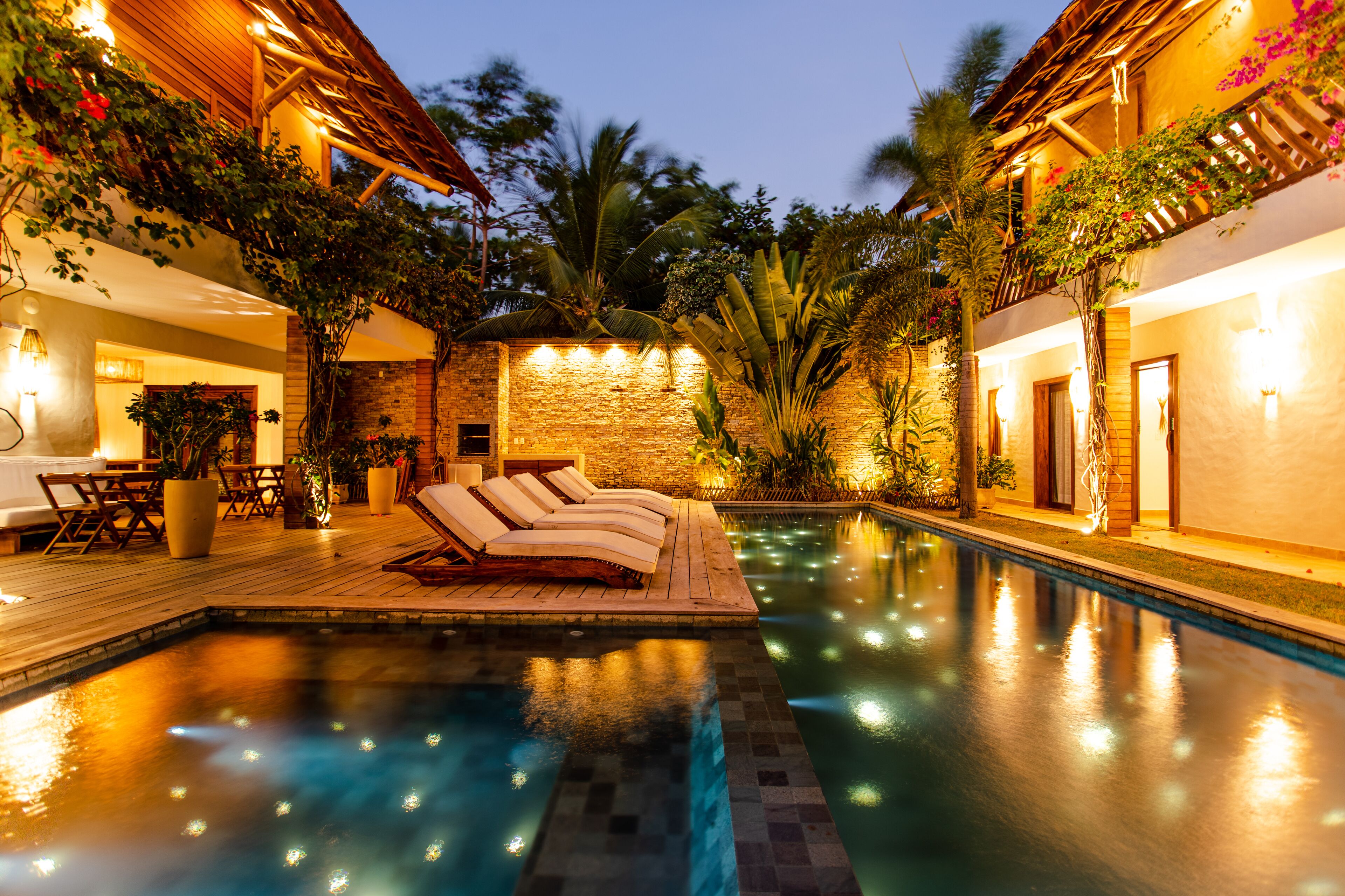 Hồ bơi ngoài trời 