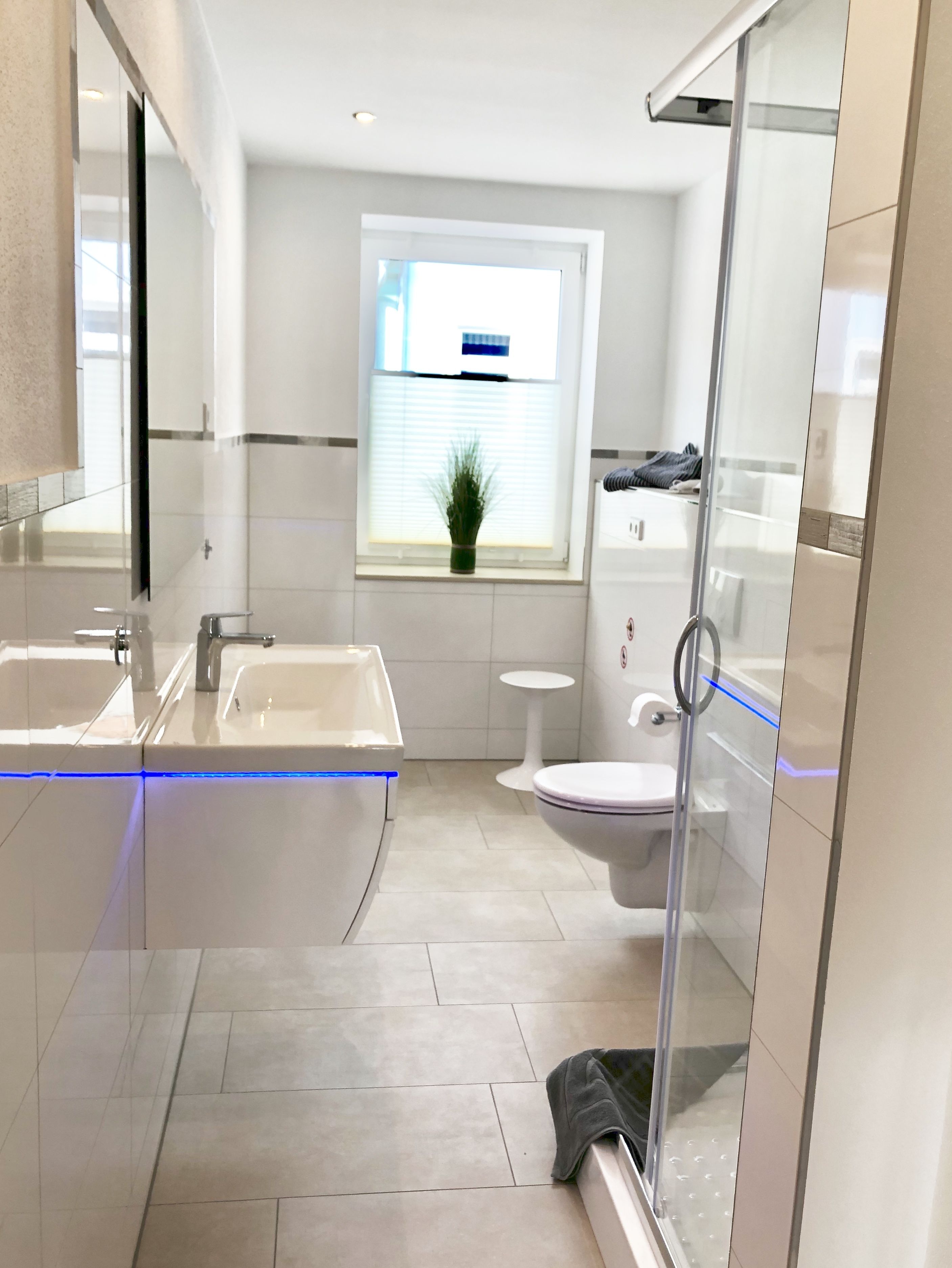 Departamento Confort, 1 habitación, balcón (WE2) | Baño | Tina con regadera, secadora de cabello, piso con calefacción, toallas 