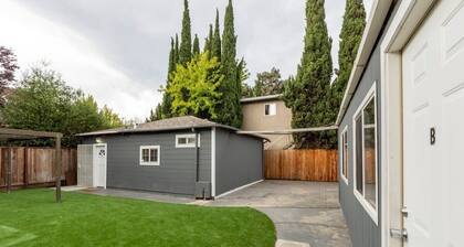 @ Marbella Lane - 2BR Guest House |DTWN RWC| Pking