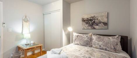 2 Schlafzimmer, Schreibtisch, Bügeleisen/Bügelbrett, kostenloses WLAN