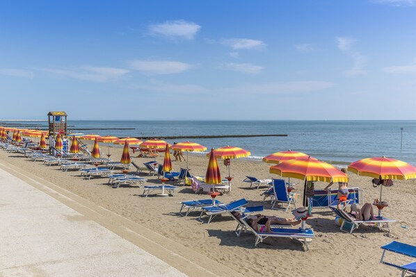 Nära stranden och strandbarer