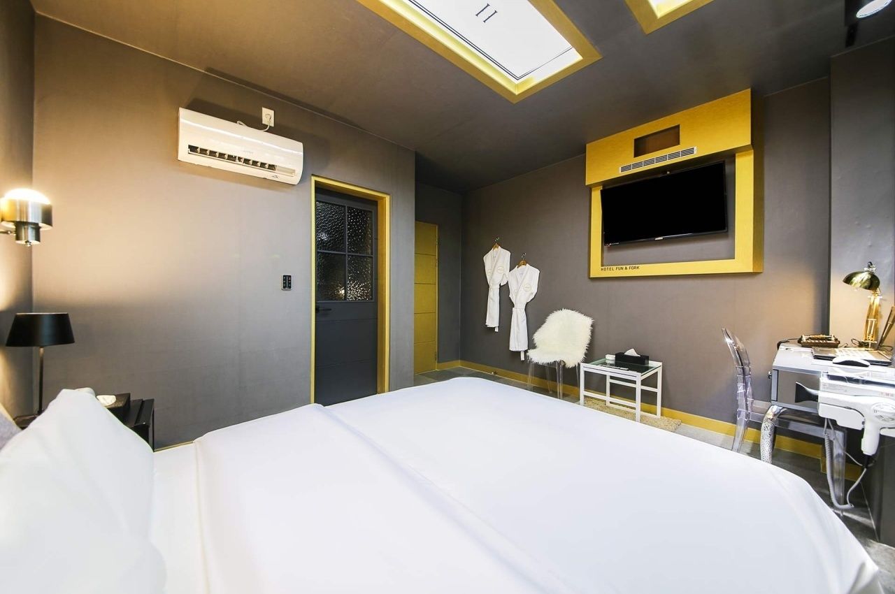 standard room, smoking | free wifi, bed sheets