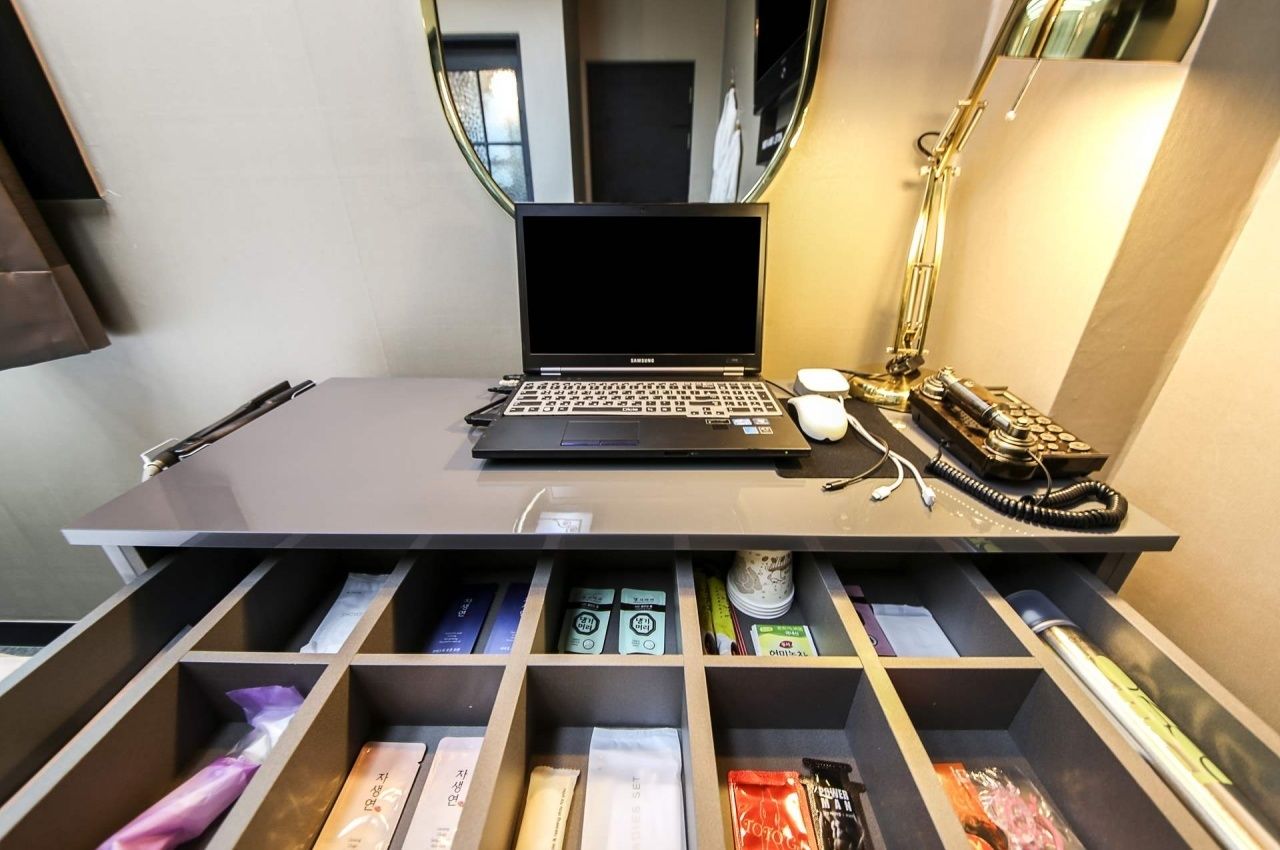 mini room | room amenity