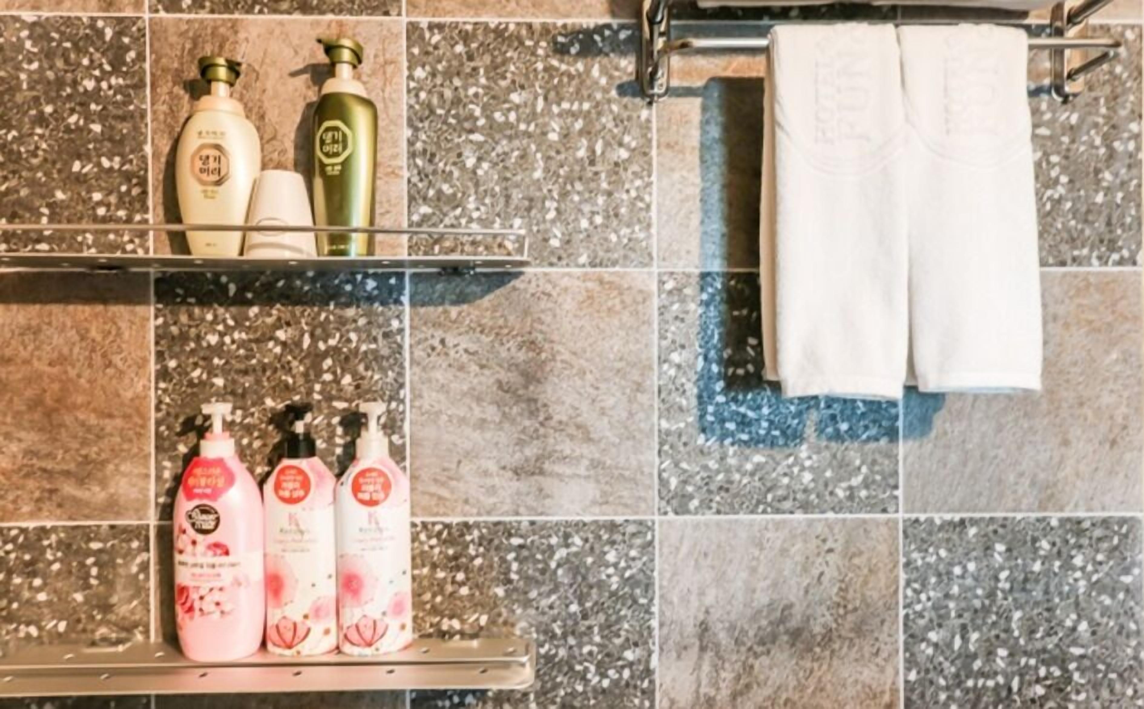 standard room, non smoking | bathroom | shower, hair dryer, bathrobes, slippers