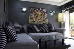 Deluxe Apartment | Living area