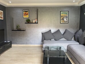 豪華公寓 | 起居區 | 43-吋LED 液晶電視、衛星頻道、電視