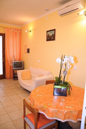 Repas dans la chambre