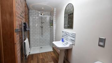 Deluxe Cottage | Bilik Mandi | Pancuran mandi, kelengkapan dandanan diri percuma, tuala disediakan